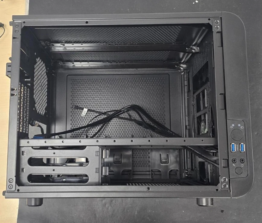 @UNUSED/MINOR ISSUE@ Thermaltake Core V1 MiniITX black MTT09 - Image 3 of 4