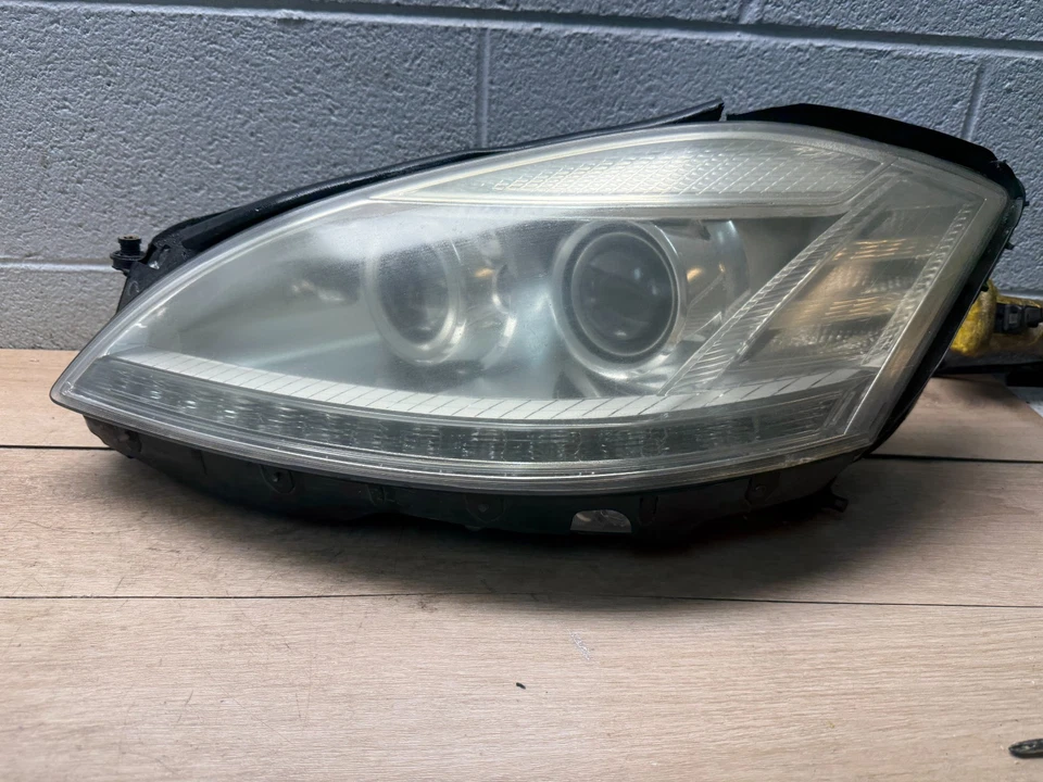 MERCEDES BENZ S550 S65 S600 OEM LEFT DRIVER SIDE XENON HID HEADLIGHT LIGHT LAMP - Image 2 of 4