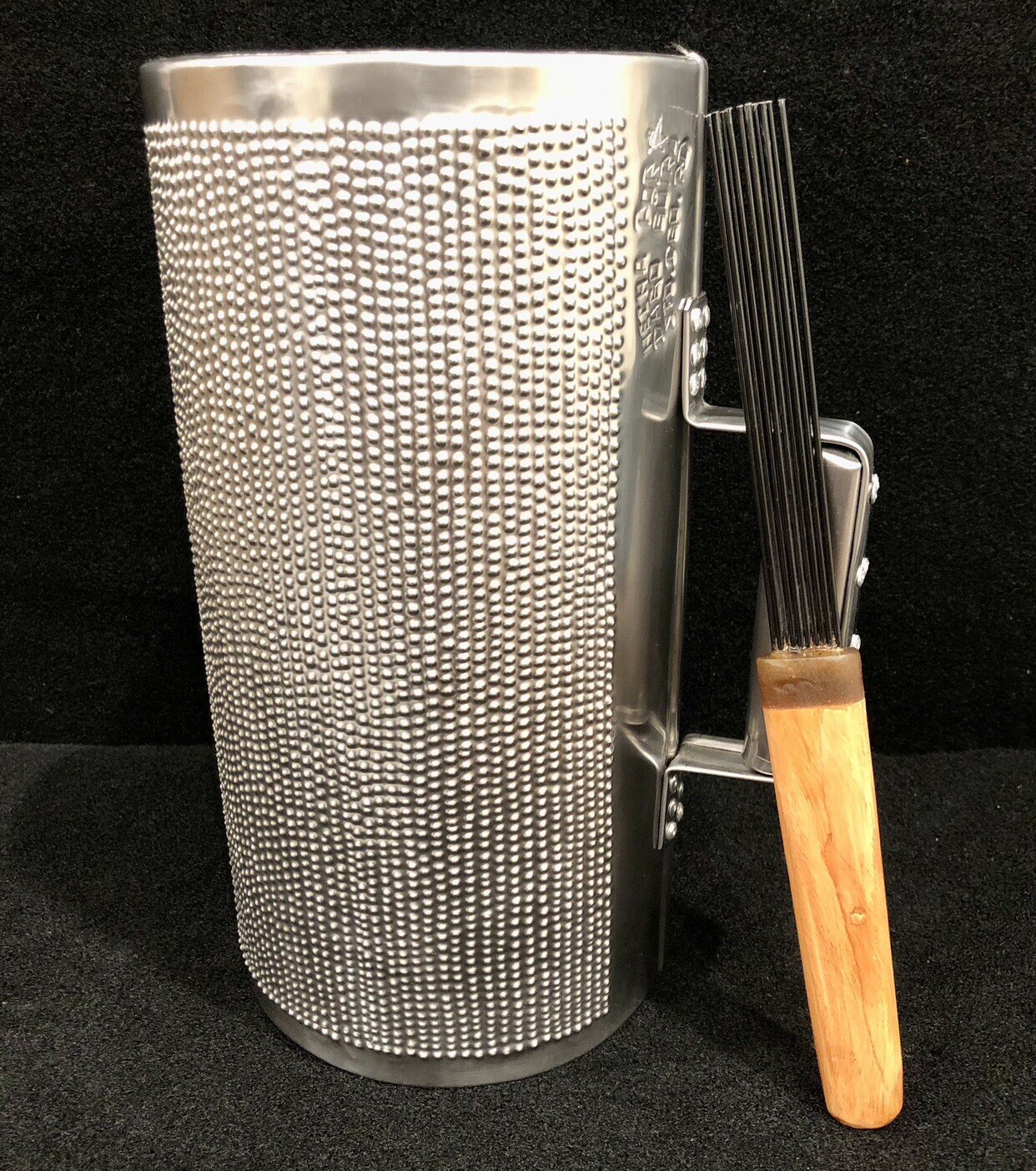 GUIRA DOMINICANA PROFESIONAL 20"X 12" CON SU GANCHO INCLUIDO🇩🇴