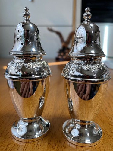 Vintage Wallace Stradivari Sterling Silver Salt/Pepper Shakers Clean Polished - Picture 2 of 10
