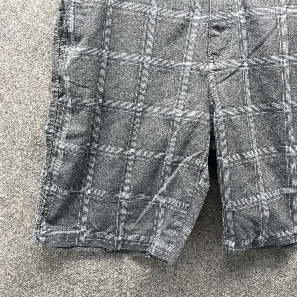 Pantalones Cortos Quiksilver Hombres 32 Adultos Gris Chino Frente Plano Regular Informal Cuadros Golf Foto 4 de 4