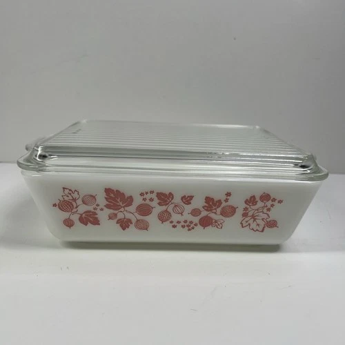 Vintage White - Pink Pyrex 503 1.5 QT Refrigerator Dish With Lid In Gooseberry