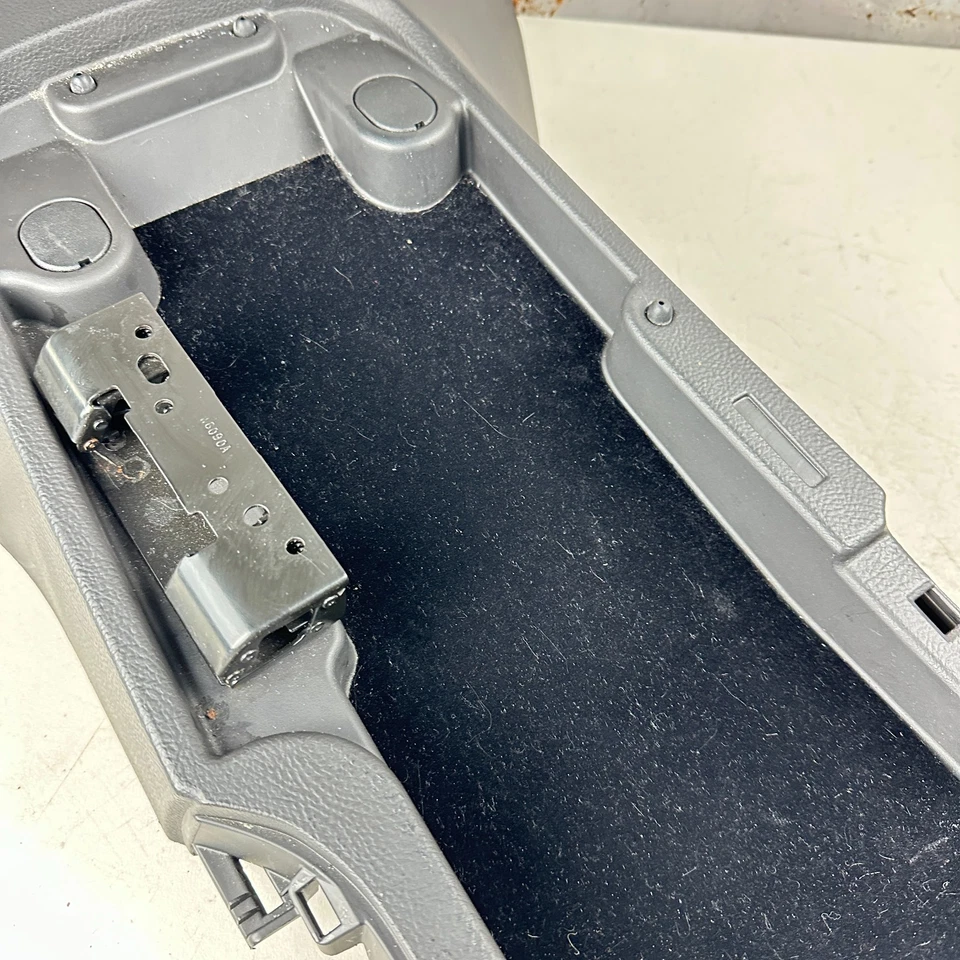 05-13 CHEVROLET CORVETTE C6 FRONT CENTER CONSOLE ARMREST W/ BOOT COVER BLACK OEM - Image 4 of 4