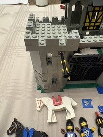 Legoland Castle Black Falcons 6074 Black Falcon's Fortress Near Complete Read