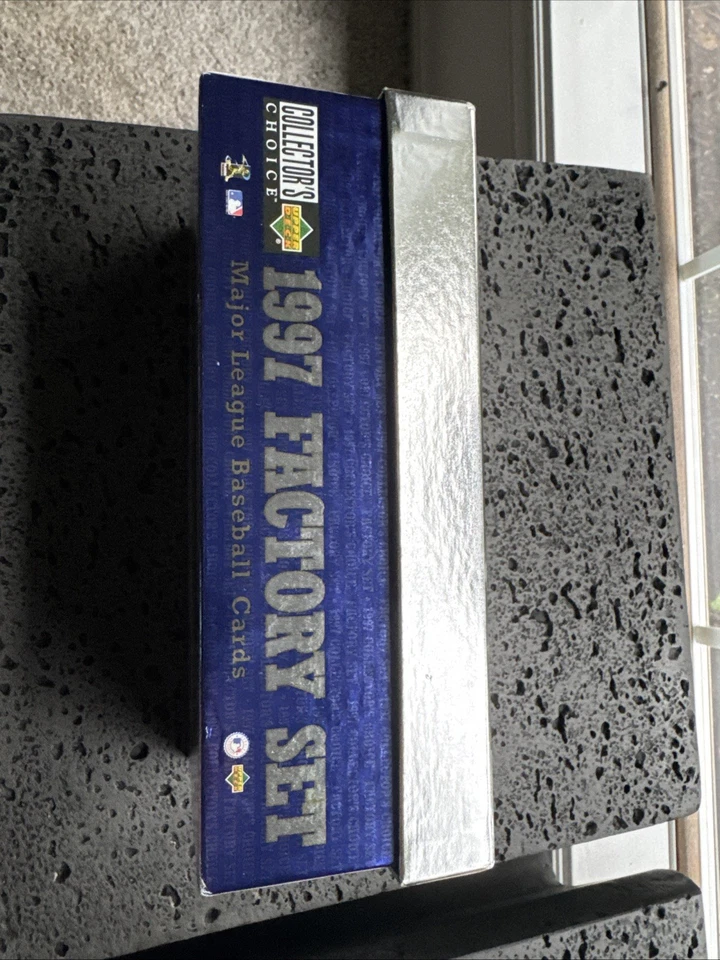 Juego de fábrica de béisbol 1997 Upper Deck Collector's Choice Foto 2 de 4