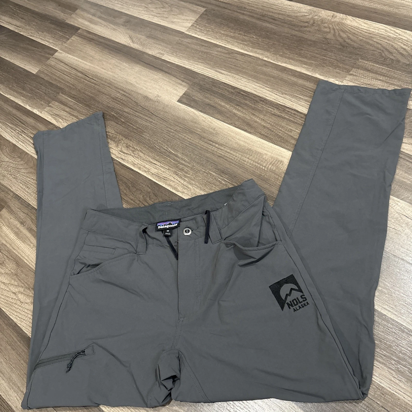 Patagonia Quandary Hiking Pants Mens Outdoors Trekking Gray Size 30x32
Opens in a new window or tab