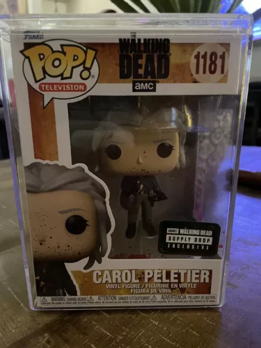 Funko Pop! Vinyl: The Walking Dead - Carol Peletier (Bloody)  With Protector