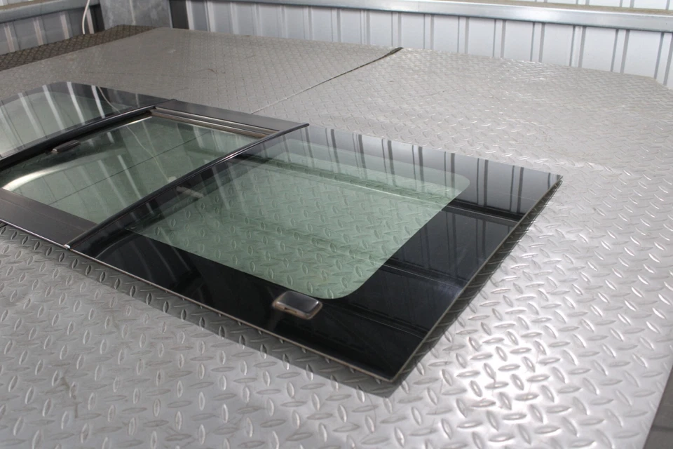 MK5 H200 HIACE TRH214W 2004- Toyota OEM JDM RHD vidrio trasero segunda fila lado izquierdo Foto 3 de 4