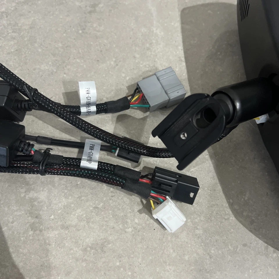 GM Replacement Rearview Mirror With 7.3 Inch Display! New In Opened Box￼ - Image 4 of 4