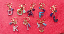 Schlüsselanhänger Initiale Buchstabe mit Quaste & Schmetterling, gold, Karabiner