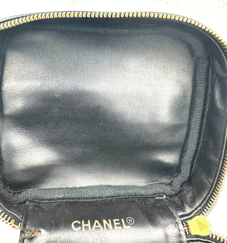 Vanity case vintage Chanel in pelle di agnello nera con cartoncino e autenticazione - Foto 10 di 19