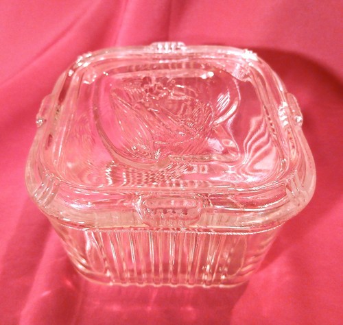 Vintage Federal Glass Refrigerator Storage Container Dish - Chip on Lid - As Is
