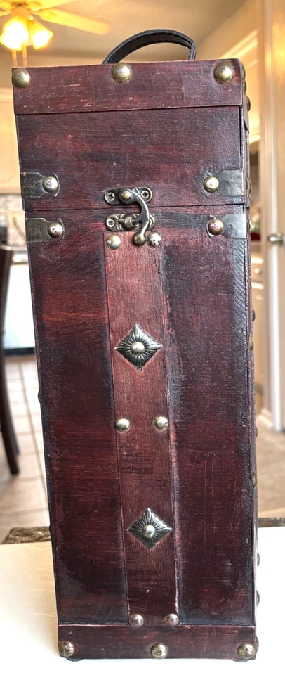 Nueva caja de vino de madera mango de cuero 14,5" de alto detalles de latón bisagra de cierre giratorio Foto 2 de 4