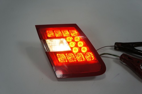 2010-2013 mercedes w212 e550 e350 left driver inner taillight trunk lid hatch - 第 1/12 張圖片