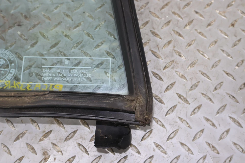 Ventana de vidrio de ventilación trasera izquierda Cadillac Brougham 88-89 (con techo de vinilo) solo vidrio Foto 4 de 4