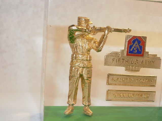 VTG 1961 FIFTH US ARMY INFANTRY TROPHY WINNING TEAM AWARD MEDAL SEALED 