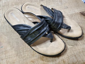 naturalizer flip flop sandals