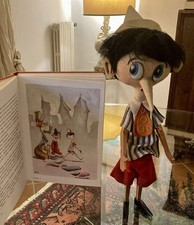 Pinocchio della Lars Anni 50 in Legno e Panno Lenci con Libro. Alto 50 cm