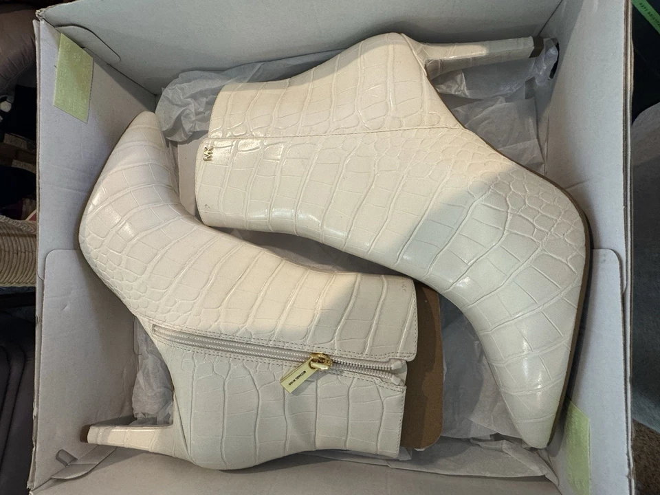 Botín Michael Kors Dorothy Flex Mid Lt Crema. Talla 10 Foto 2 de 4