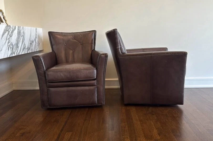 Hooker Furniture Sillas Giratorias Cuero Marrón - Par Excelente Estado Foto 2 de 3