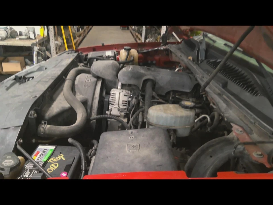 Used Hood fits: 2006 Chevrolet Silverado 1500 pickup classic style creased door Foto 3 de 4