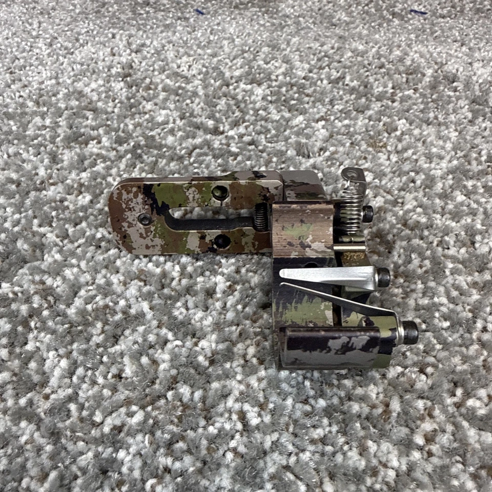 Bodoodle Bullet? Arrow Rest RH Camo Adjustable Spring Tension - Image 2 of 4