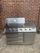 Outback Signature II 4 Burner Hybrid Gas BBQ. Excellent Condition.
