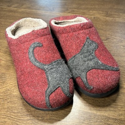 L.L.Bean Women's Daybreak Scuffs, Motif, Deepest Red, Cat Charcoal Color, 7 M