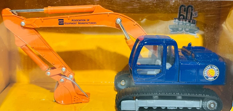 AGG Excavator 2005 ConExpo-Con Edition By Ertl 1/50th Scale - Image 2 of 4