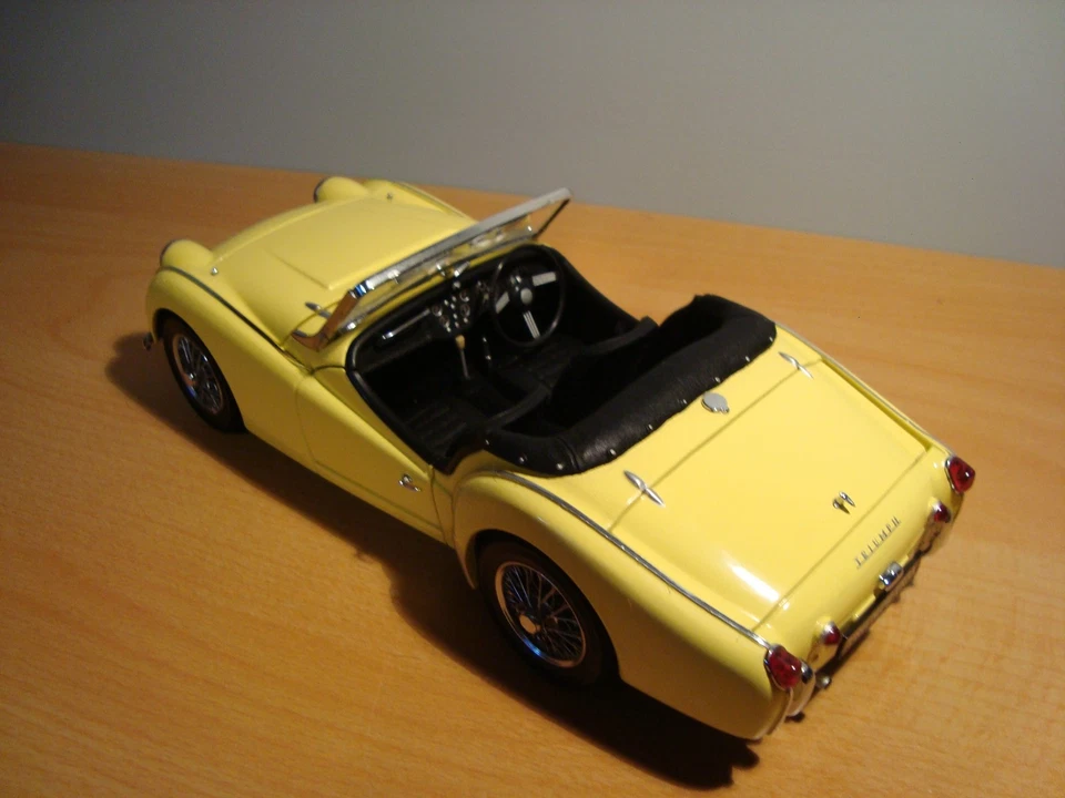 TRIUMPH TR3A KYOSHO 1/18 - Photo 3/4
