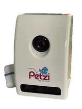 Petzi Smart Wi-Fi Audio Camera Night Vision Pet Dog Cat Treat Dispenser PET00025