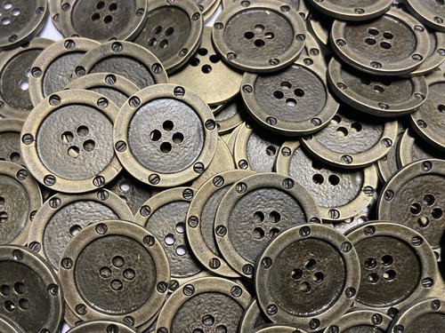 Metal Button w/Cartier Rim Design Old Brass Finish 15mm 18mm 23mm 4hole - 第 1/11 張圖片