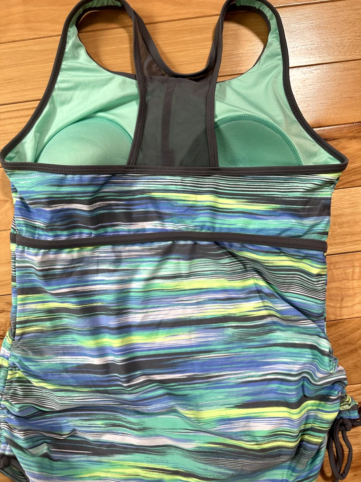 БЕСПЛАТНАЯ СТРАНА Activewear верхний молнии спереди, слегка с подкладкой встроенный бюстгальтер Lg 12-14 - Изображение 4 из 4