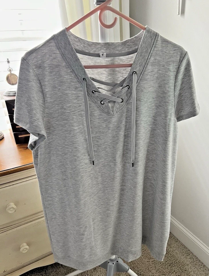 Vestido sudadera gris claro Ideology. Material ligero, ajuste cómodo cuadrado, XXL Foto 2 de 4