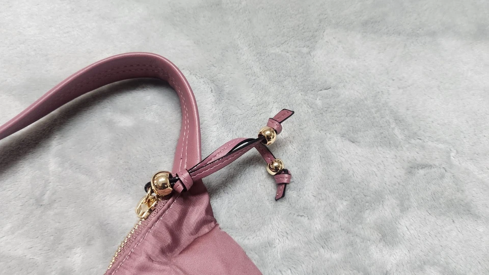 Bolsa de ombro Victoria's Secret VS Icon pequena roxa vapor náilon nova com etiquetas - Imagem 4 de 4