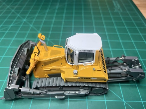 Liebherr PR 764 Litronic Dozer with Ripper - NZG 1:50 Scale Model - Picture 4 of 15