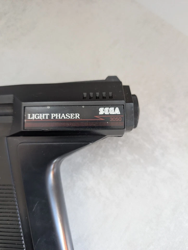 Sega Master System Light Phaser Wired Controller Model 3050 - Image 2 of 4