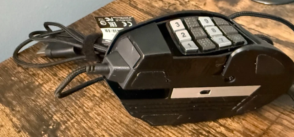 Mouse para juegos con cable Corsair Scimitar RGB RGP0029 Foto 2 de 2