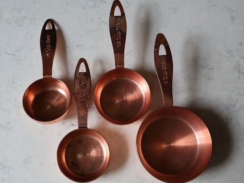 Crate & Barrel Cooper Metal SET of 4 Measuring Cups - Bild 2 von 3