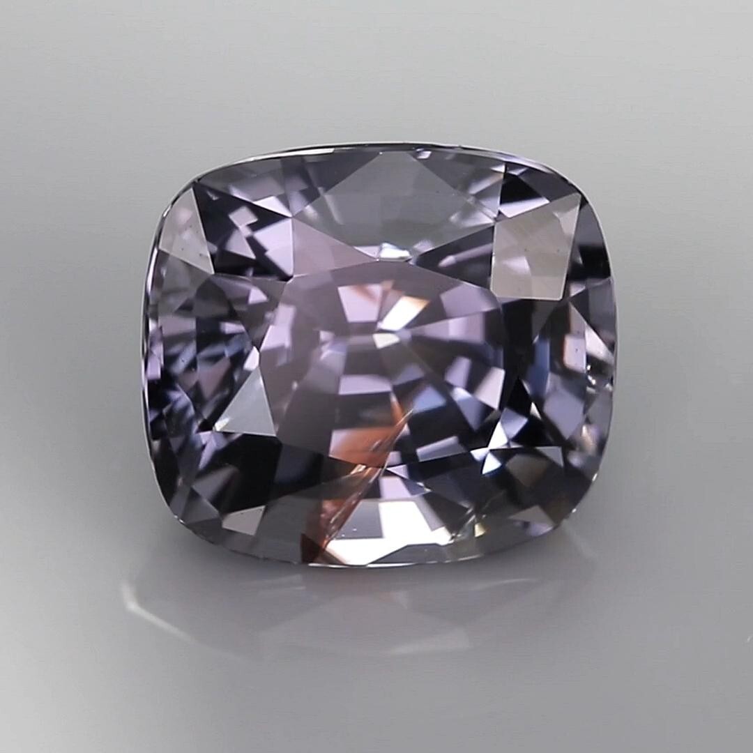 2.86 carats purple with red flash natural srilankan spinel