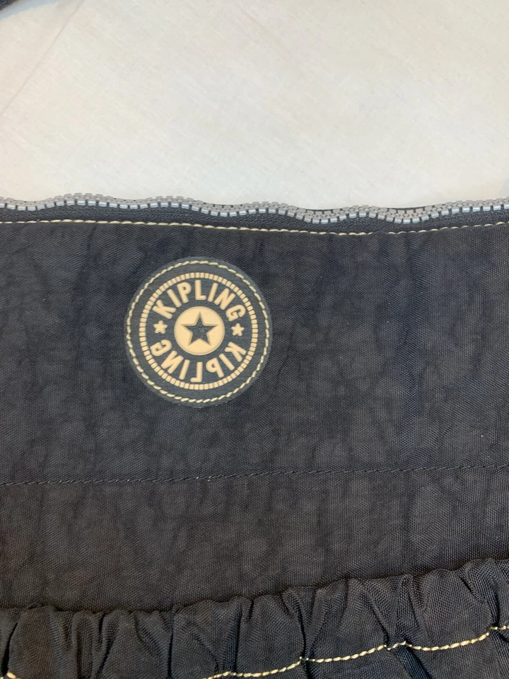 Bolsa de pañales Kipling negra correa para el hombro accesorio de cochecito forro de plástico Foto 2 de 4