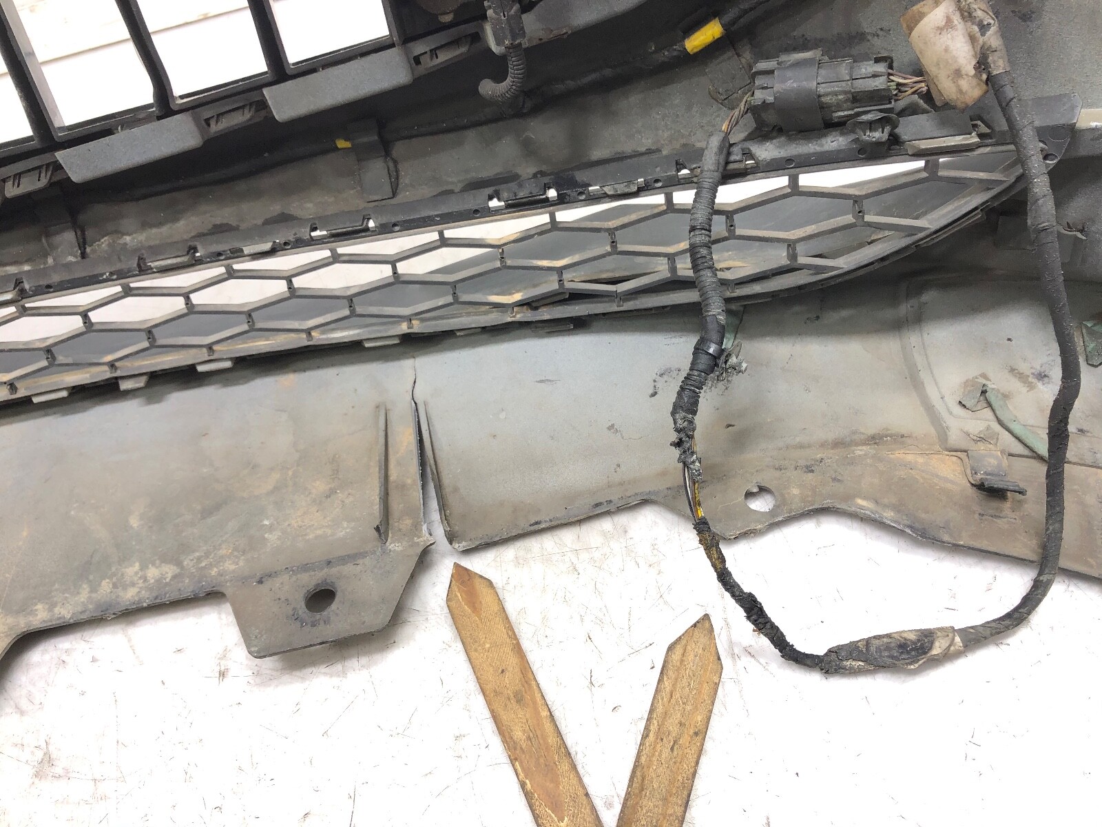 2014-2020 MASERATI QUATTROPORTE FRONT BUMPER W/ GRILLE OEM #DAMAGED.