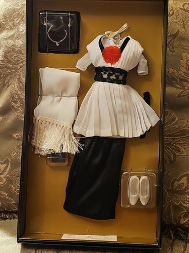 Titanic Franklin Mint Elevator Ensemble For Vinyl Doll - Picture 7 of 18