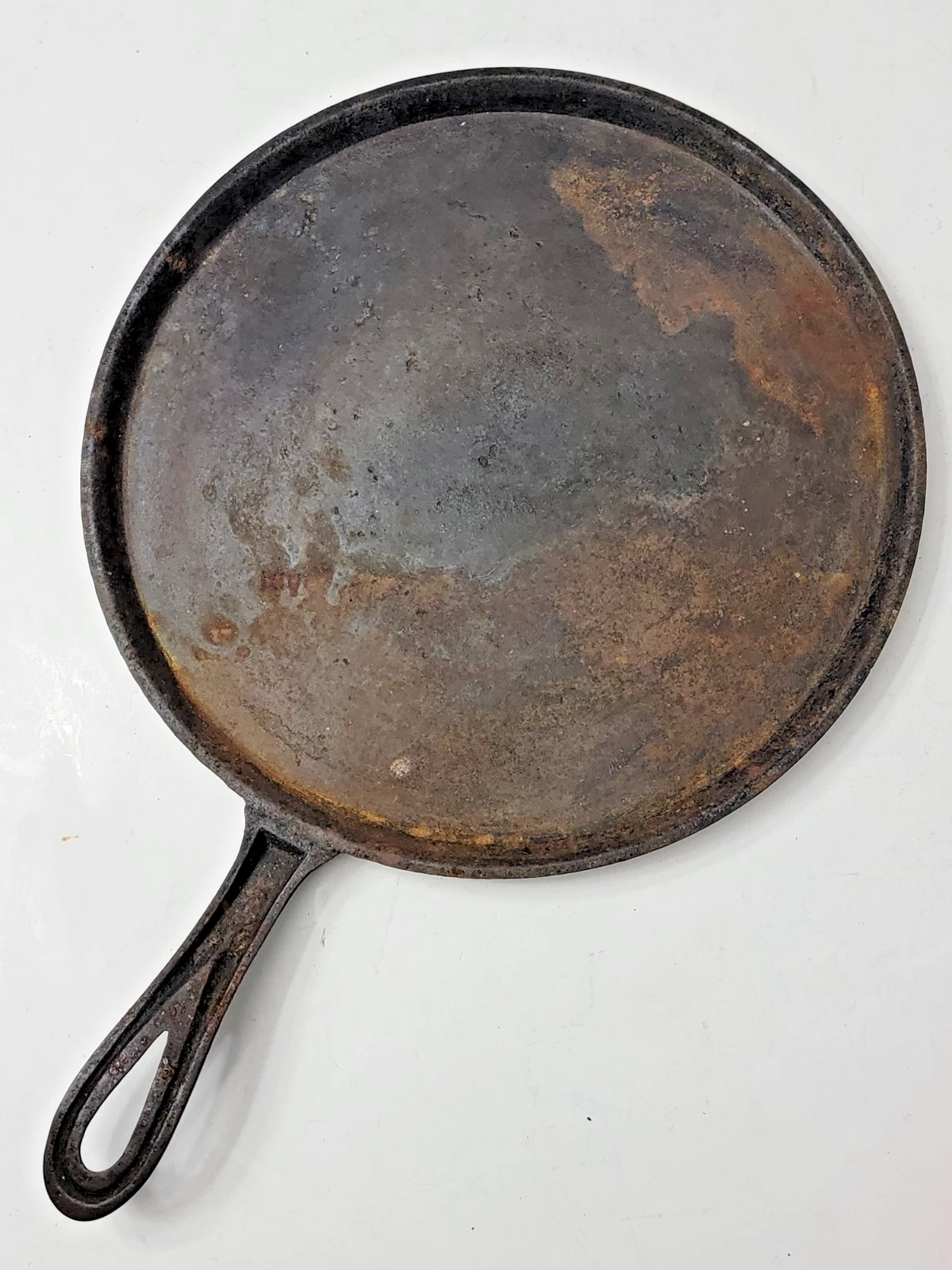 ANTIQUE EARLY CAST IRON FLAT SKILLET FANCY HANDLE GRIDDLE