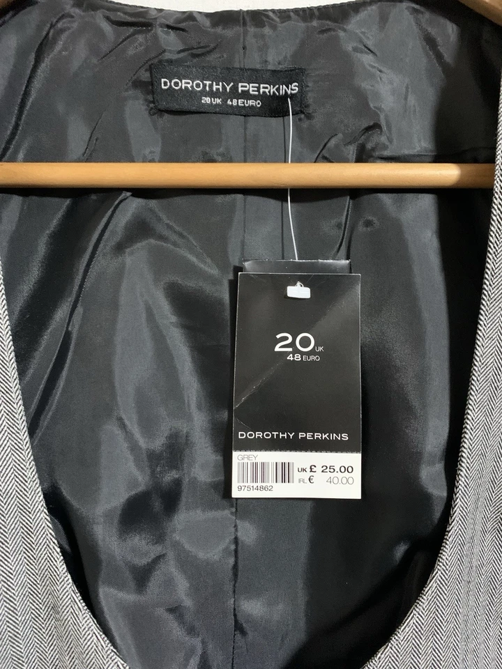 BNWT Dorothy Perkin 3 Piece Business suit Skirt 16/18 , Jacket 20 Waistcoat 20 - Image 3 of 4