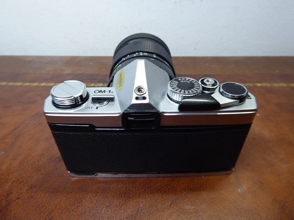 Fotocamera analogica Olympus OM-1N con obiettivo zoom Tamron CF Macro 28-70 mm - Immagine 4 di 4