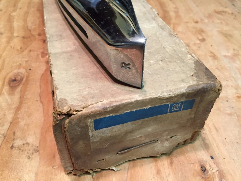 1972 72 OLDSMOBILE OLDS DELTA 88 NOS GM REAR RH CHROME BUMPER GUARD - Image 2 of 2