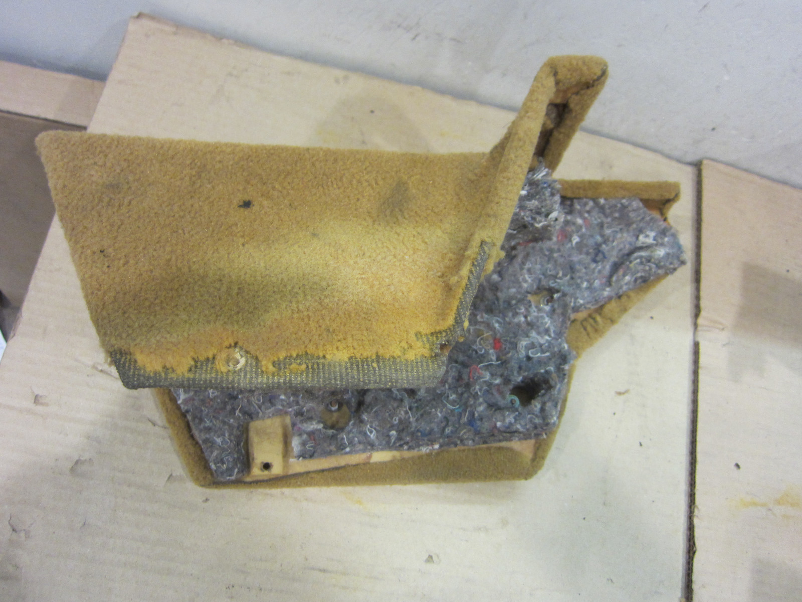 Ferrari 360 - Upper Tunnel Trim Carpet - P/N 65072400