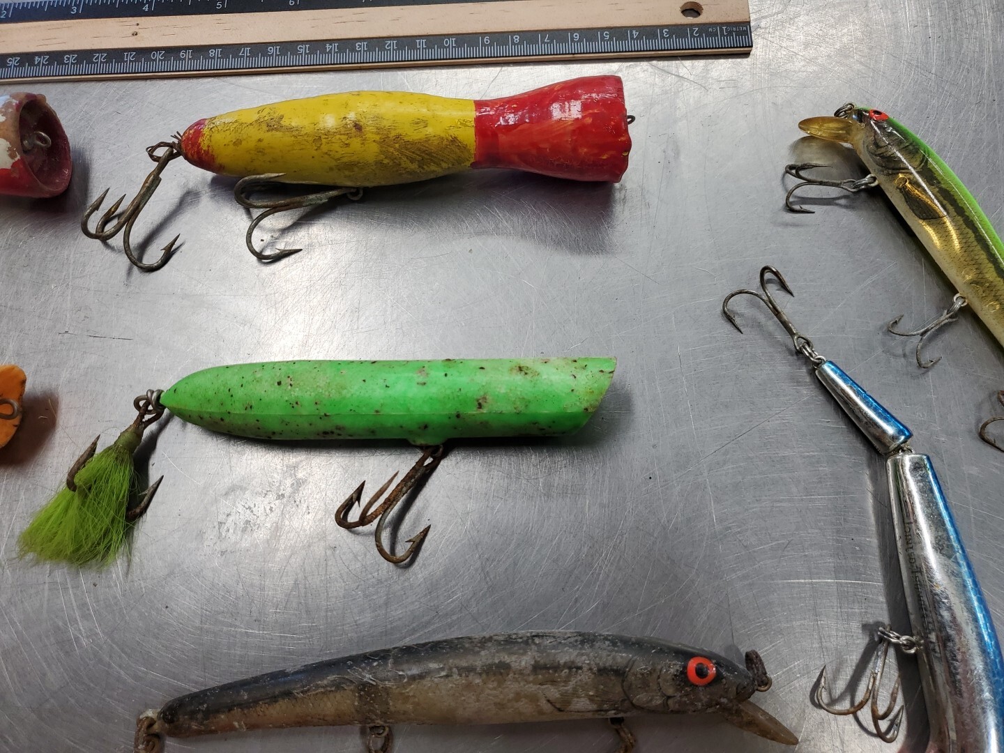 Lot of 12 Used Striper Saltwater Plugs Lures Poppers Divers - Image 5