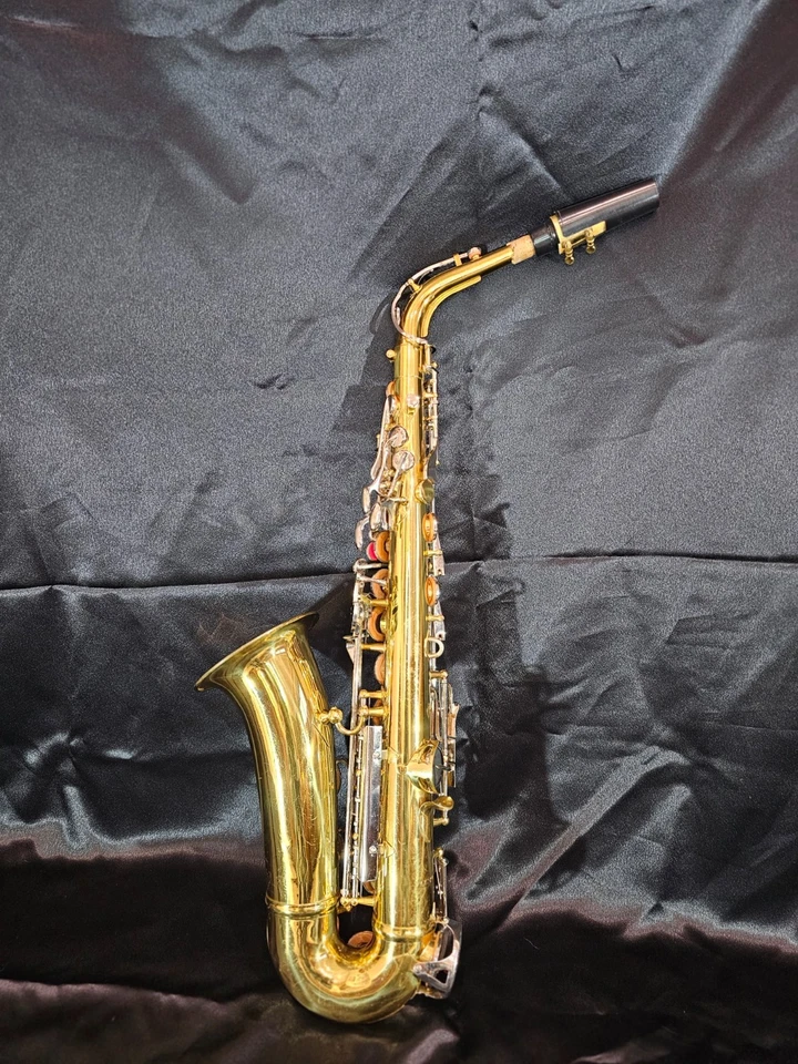 SAXOFÓN ALTO CONN 18M SERIE N CIRCA 1986 de colección con estuche rígido y extras Foto 3 de 4